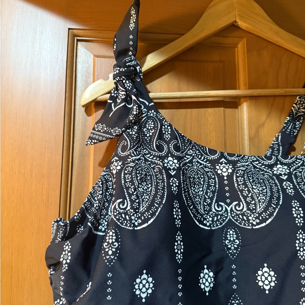 One Piece Swimsuit Plus Size 16W Black White Paisley by Raisins  NWT - Picture 2 of 8